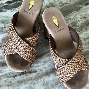 Volatile  Wheat/Brown . Wedge Size 7